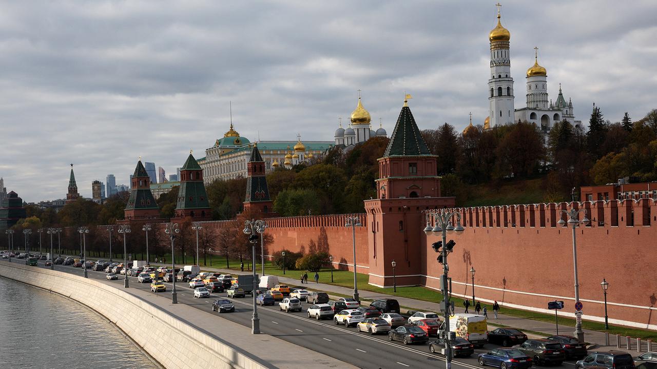 Verhandlungen-ber-Plan-f-r-Ukraine-Sp-rliche-Reaktionen-aus-dem-Kreml