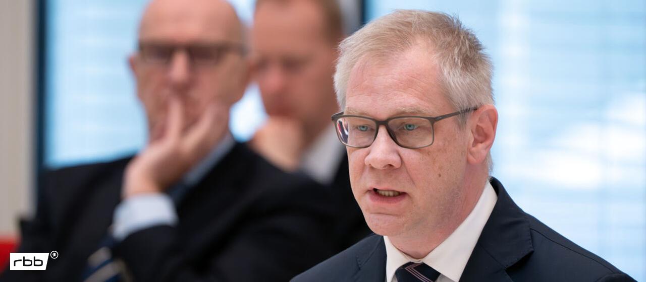 Archivbild: Andreas Büttner, Beauftragte zur Bekämpfung des Antisemitismus im Land Brandenburg, spricht während der Landtagssitzung. (Quelle: dpa/Stache)