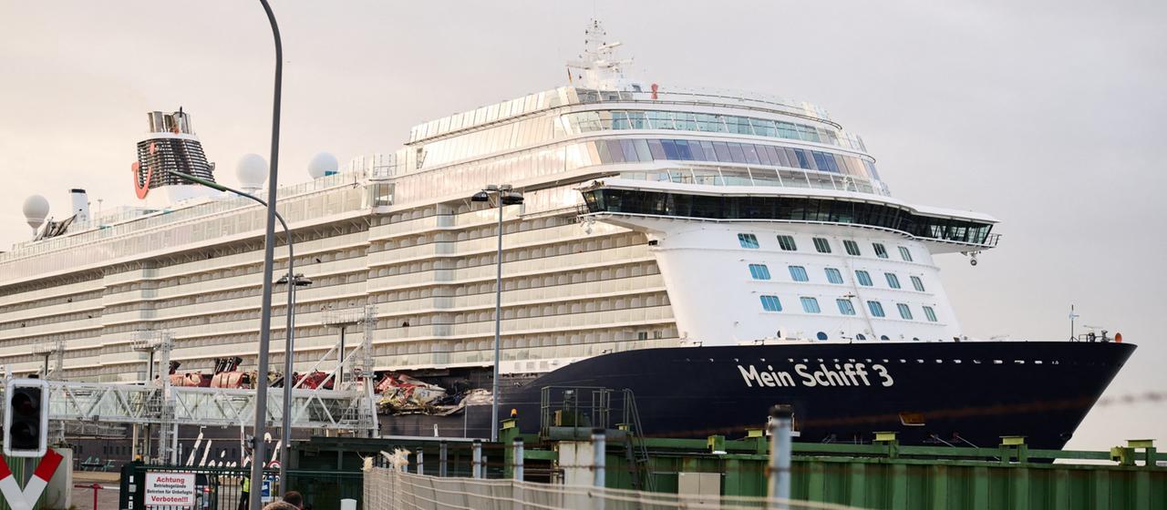Blick auf die "Mein Schiff 3" nach der Kollision.
