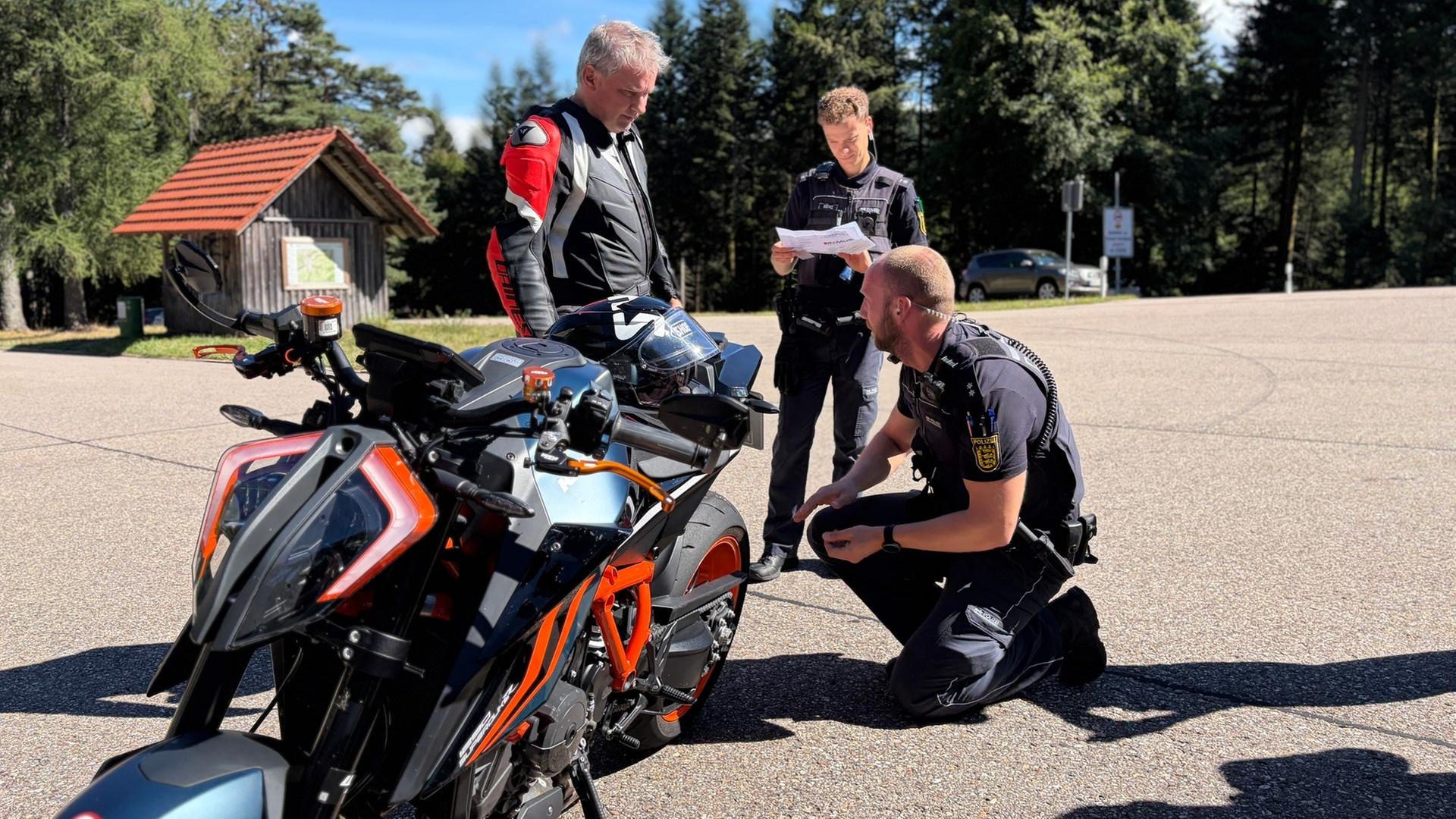 Tödliche Unfälle mit Motorrädern an der B500: Sicherheitsmaßnahmen stehen auf Prüfstand