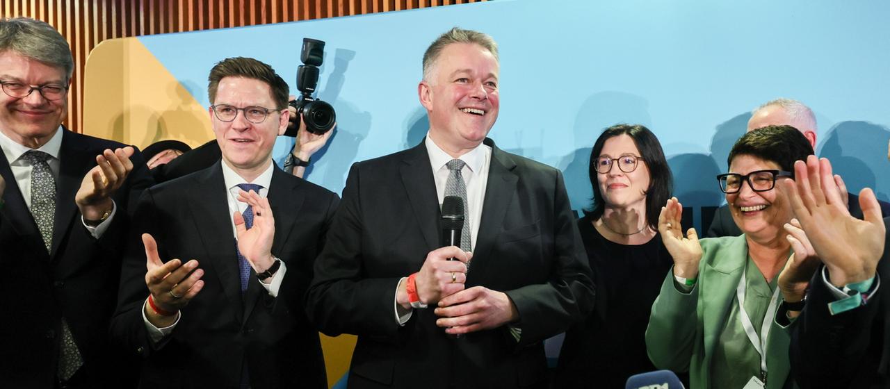 Gordon Schnieder (Mitte)