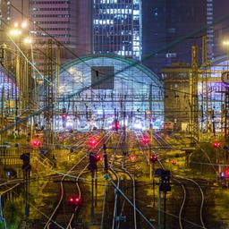 Gleisareal und Oberleitungen am Frankfurter Hauptbahnhof