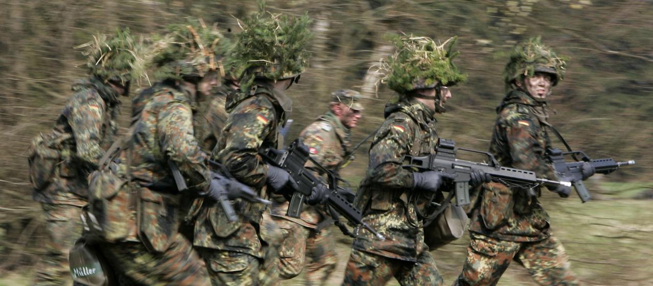 Soldaten der Bundeswehr bei einer Übung