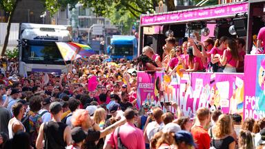 Hunderttausende Menschen jubeln und feiern auf dem CSD in Köln. (Archivbild: 21.07.2024)