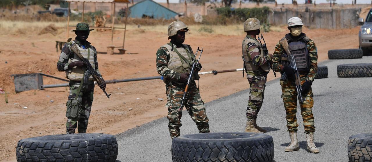 Nigerianischen Soldaten in der Grenzregion mit dem Niger (Archivbild).