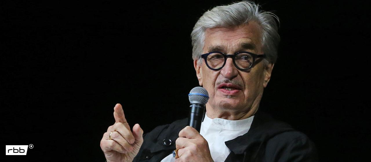 Wim Wenders im Onassis Stegi  in Athen am.am 14.11.2025. (Quelle: picture alliance/ZUMA Press Wire/Aristidis Vafeiadakis)