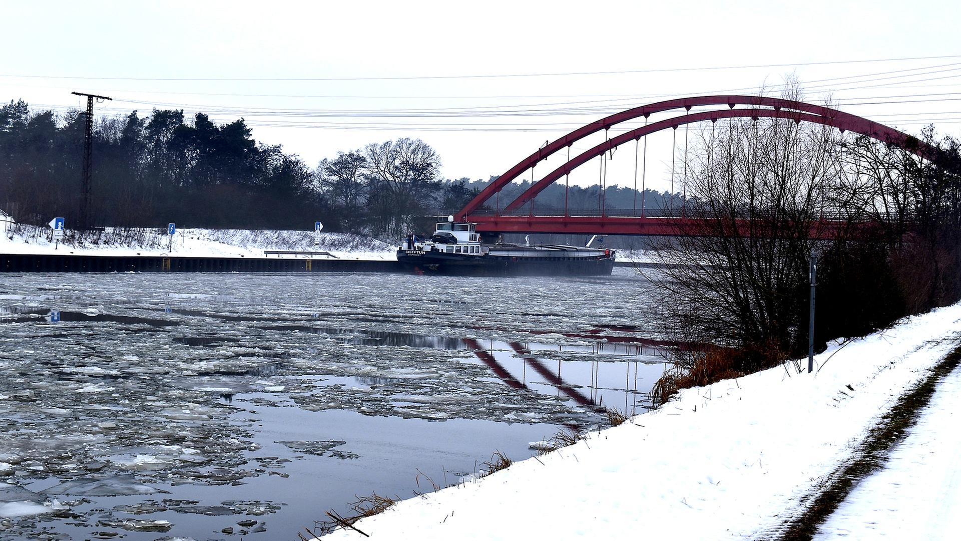 Schiff Unfall Mittellandkanal Eis | Wasserschutzpolizei