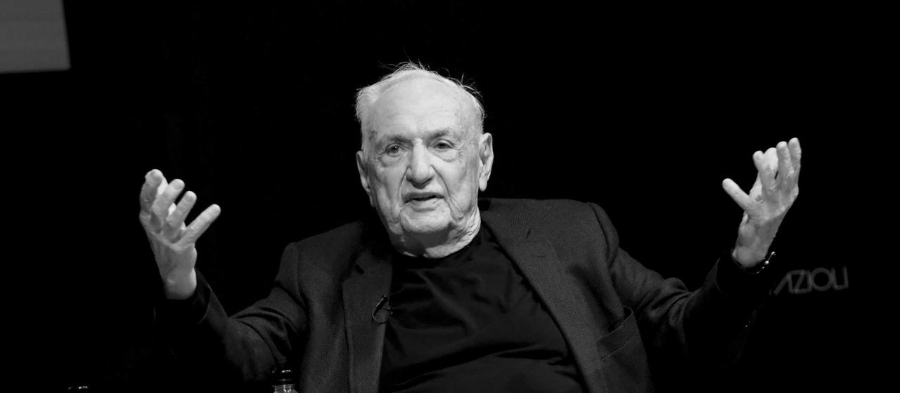 Der Stararchitekt Frank Gehry während einer Eröffnungsfeier im März 2022