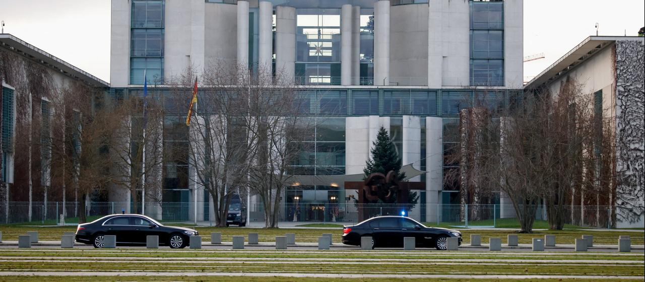 Der Wagen mit Selenskyj vor dem Kanzleramt in Berlin