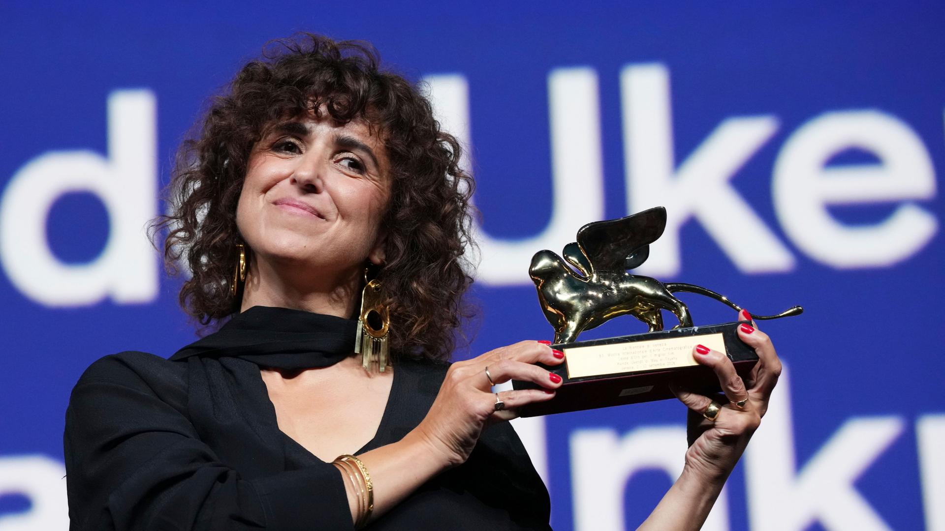 Regisseurin May el-Toukhy feiert den Goldenen Löwen für den besten Film in Venedig | Scott A Garfitt/Invision/AP/dpa