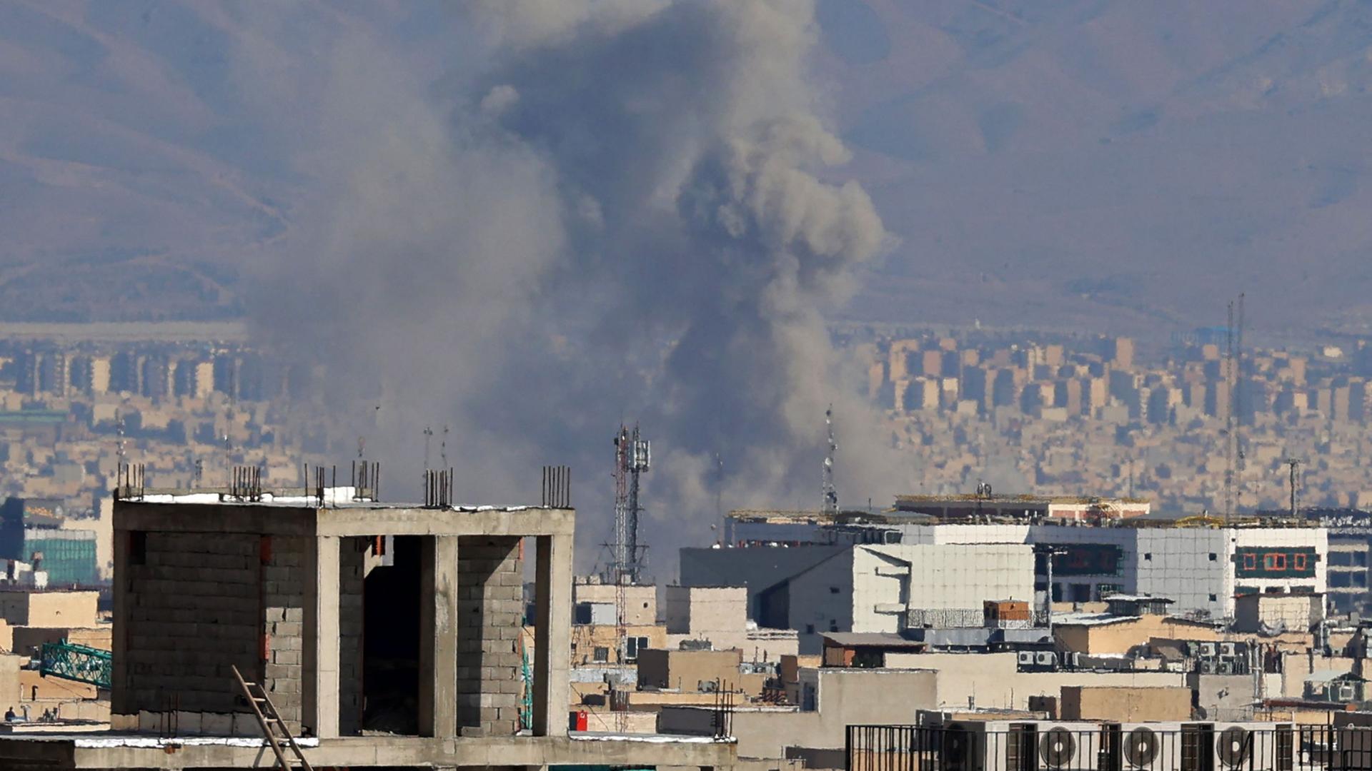 Rauchwolken über Teheran. | AFP