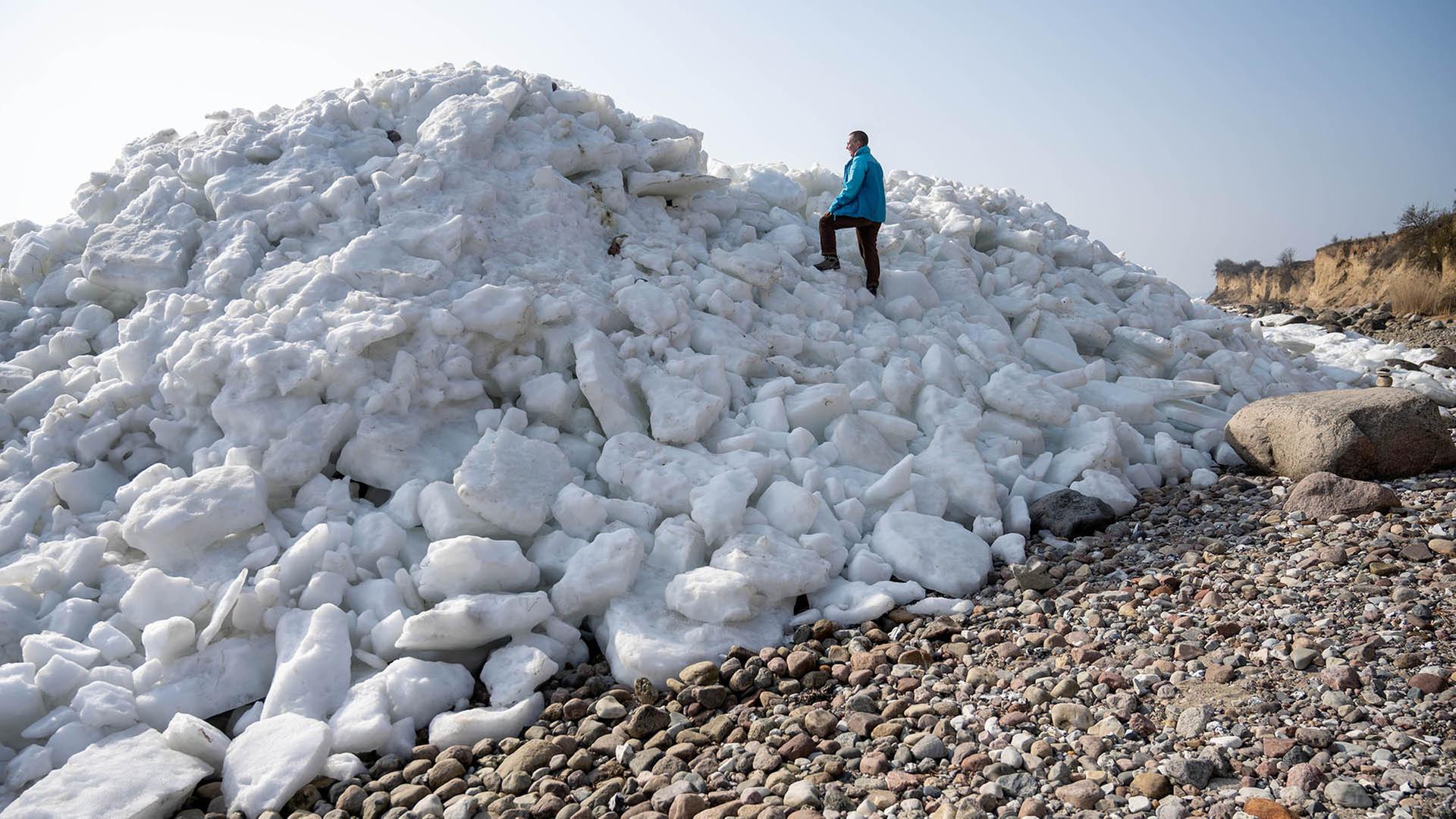 Eisschollen auf Rügen, Absolventen der NYPD, Nebel umhüllt die Camlica-Moschee