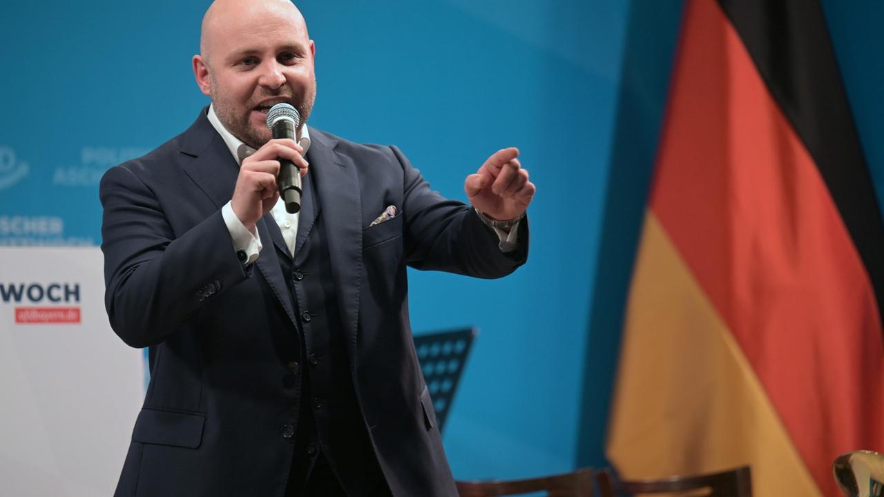Baden-Württemberg "Vetternwirtschaft" und Außenpolitik: Parteiinterne Kritik an AfD-Spitzenkandidat Frohnmaier