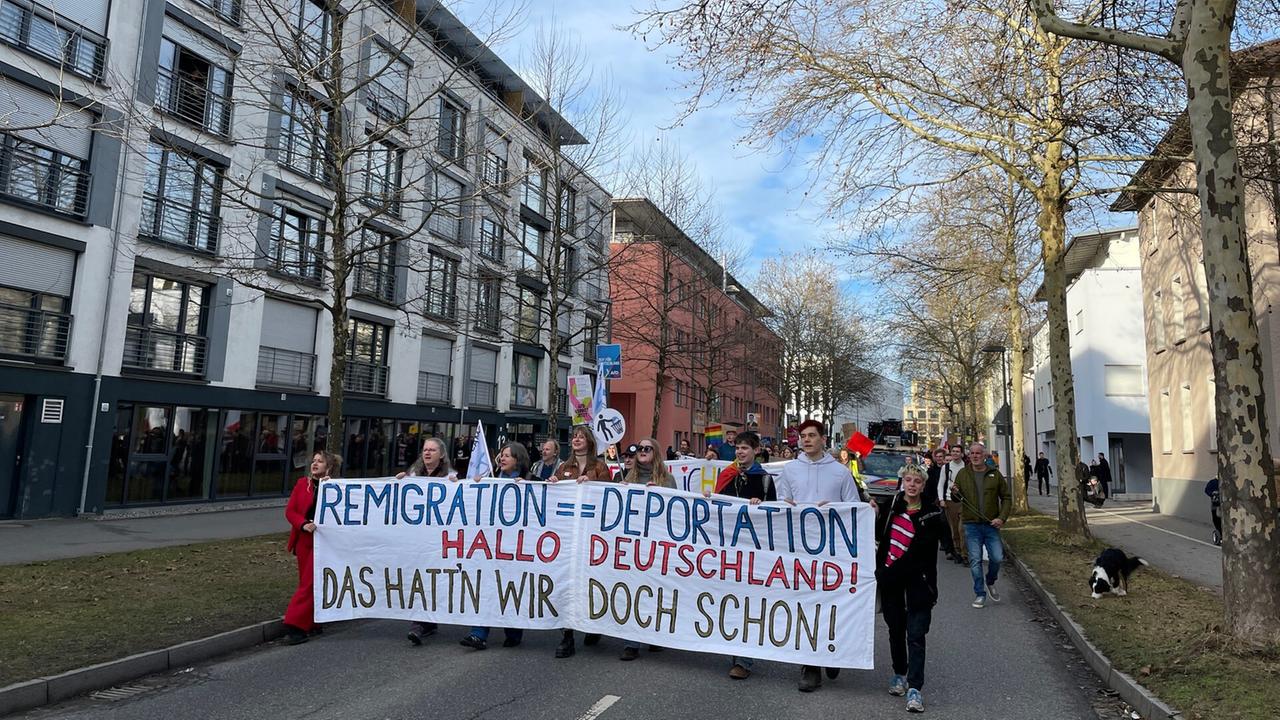 Bilderstrecke: 10.000 Menschen demonstrieren in Ravensburg gegen Rechtsextremismus