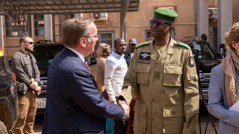 Boris Pistorius (links) und Salifou Modi