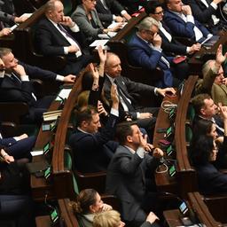 Polnische Abgeordnete stimmen über eine Resolution ab, das die öffentlich-rechtlichen Medien wieder unabhängig machen soll.