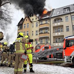 Feuerwehreinsatz nach einem Dachstuhl-Brand in Berlin Spandau. (Quelle: Berliner Feuerwehr)