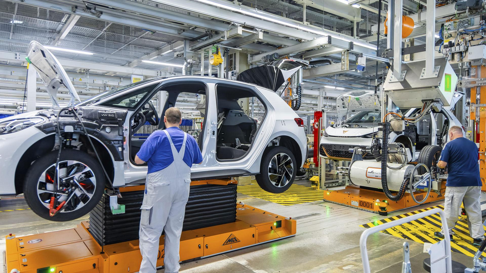 Elektroautomobilproduktion in den Montagehallen von VW in Zwickau | picture alliance / imageBROKER