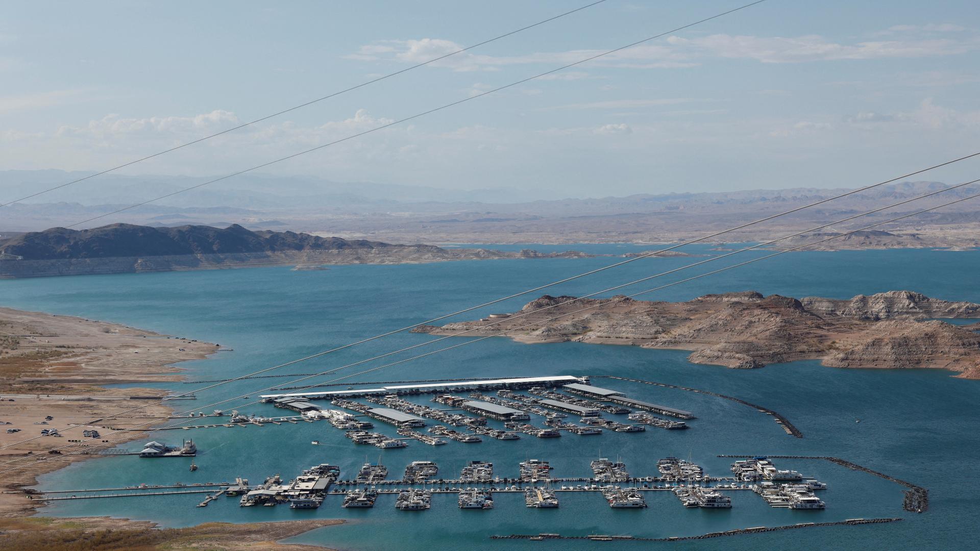 Lake Mead in Nevada, Wildpferde auf einer Weide, Schwimmender Markt in Bangladesh