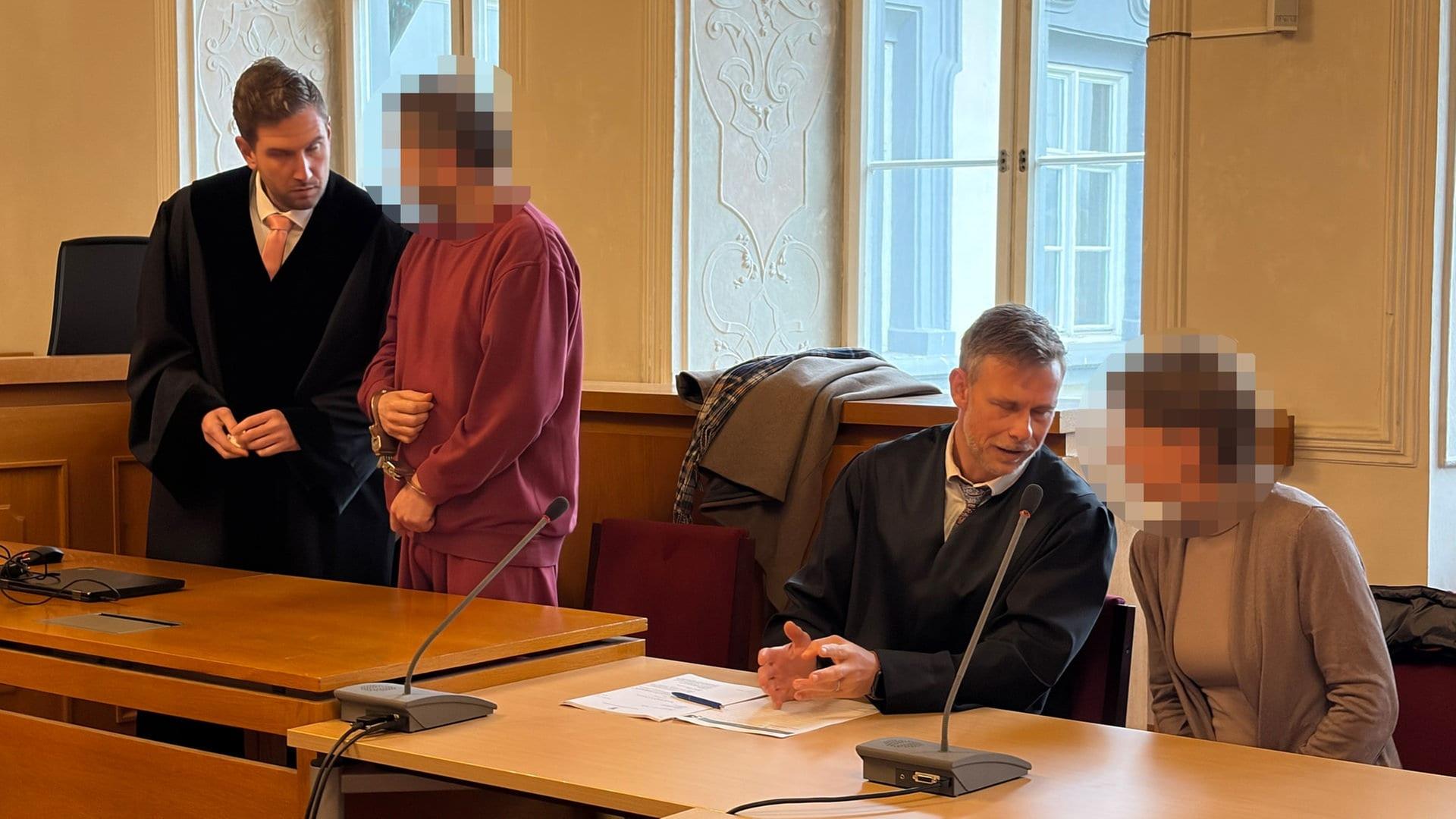 Sollen das eigene Kind missbraucht haben: Eltern aus Rot am See vor Gericht