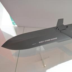 Dieses Foto zeigt ein Exemplar einer SCALP-Rakete in der MBDA-Fabrik in Bourges, Zentralfrankreich.