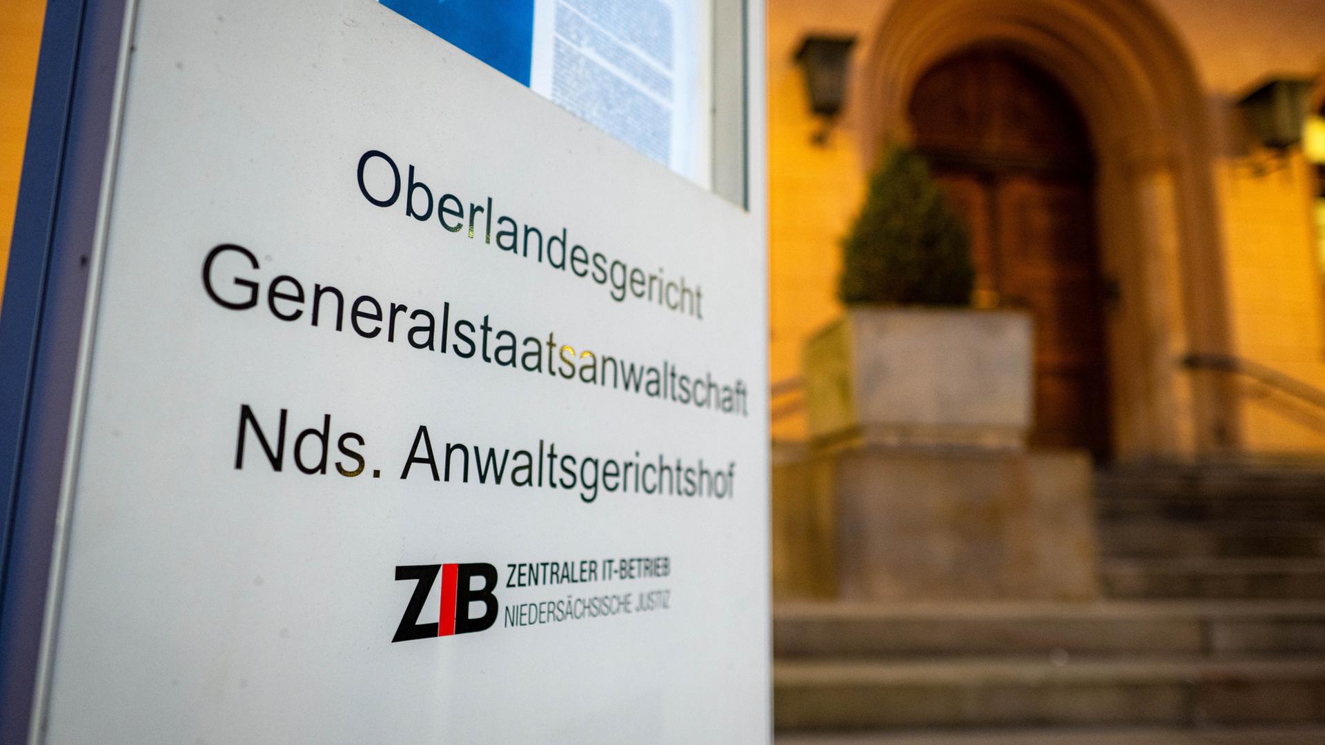  Ein Schild mit der Aufschrift 