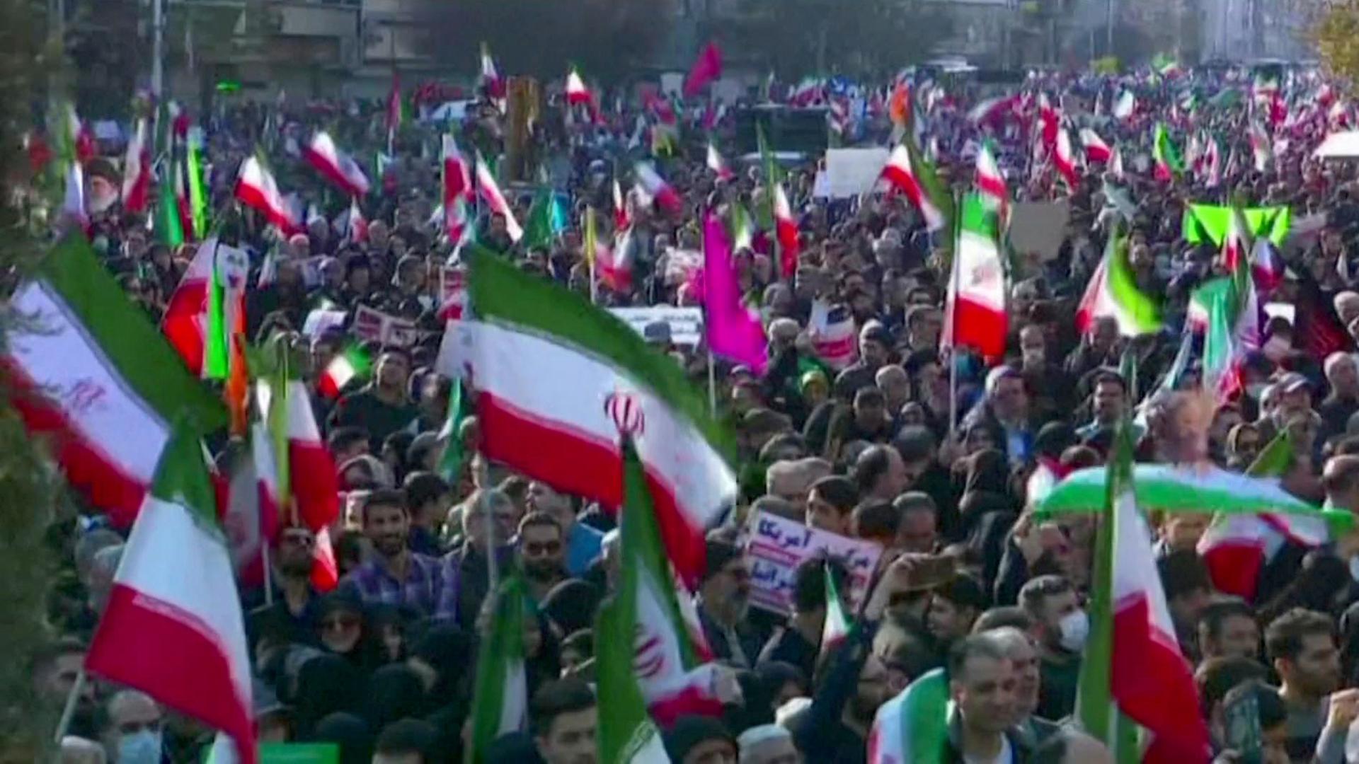 Sendungsbild einer Gegen-Demonstration der Regimes in Teheran, Iran | ARD-aktuell