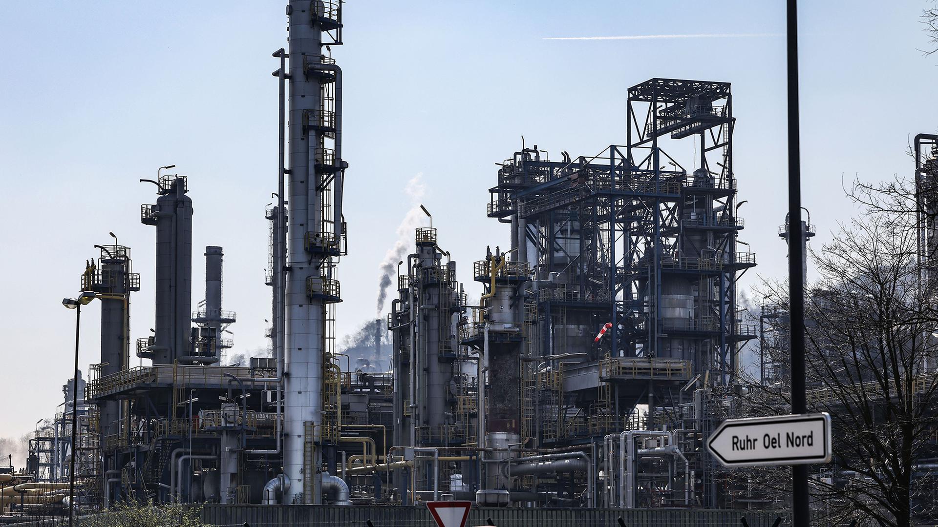 Die Raffinerie des Mineralölkonzerns BP Ruhr Oel Nord. | Oliver Berg/dpa