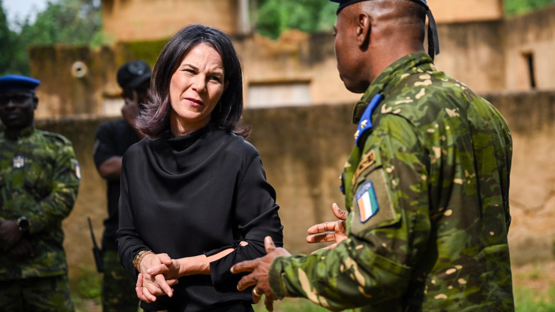 Außenministerin Baerbock auf Reise in Westafrika | tagesschau.de