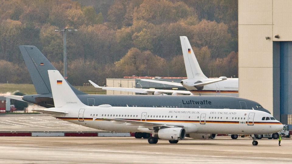 Regierungsflugzeug auf Flughafen Köln-Bonn