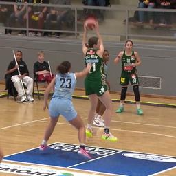 Basketspielerinnen der Saarlouis Royals und Keltern