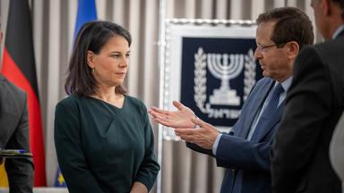 Annalena Baerbock im Gespräch mit Izchak Herzog