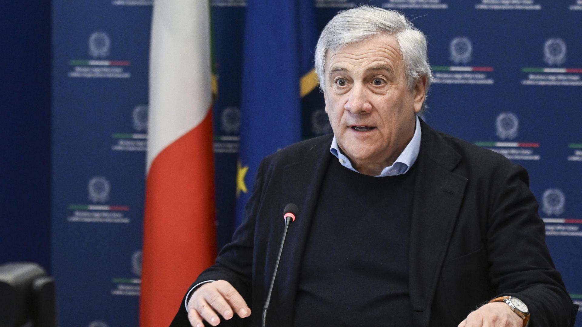 Der italienische Außenminister Antonio Tajani spricht während einer Videokonferenz. | EPA