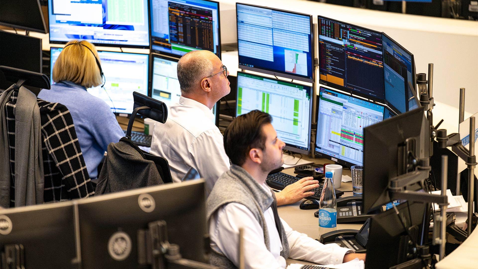 Händler an der Frankfurter Börse. | picture alliance / Eibner-Presse