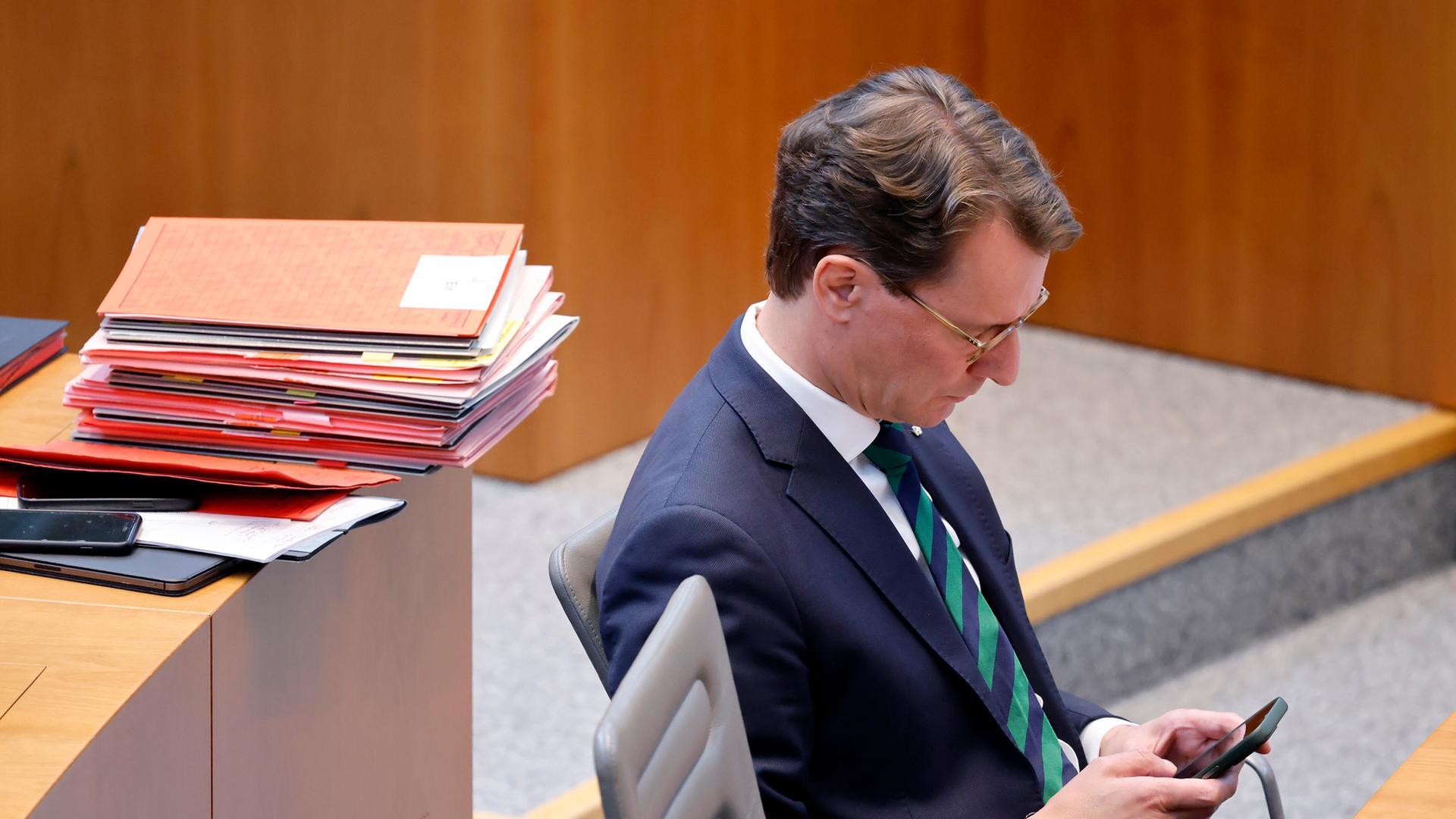 Ministerpräsident Hendrik Wüst (CDU) bei einer Landtagssitzung | ddp / Panama Pictures