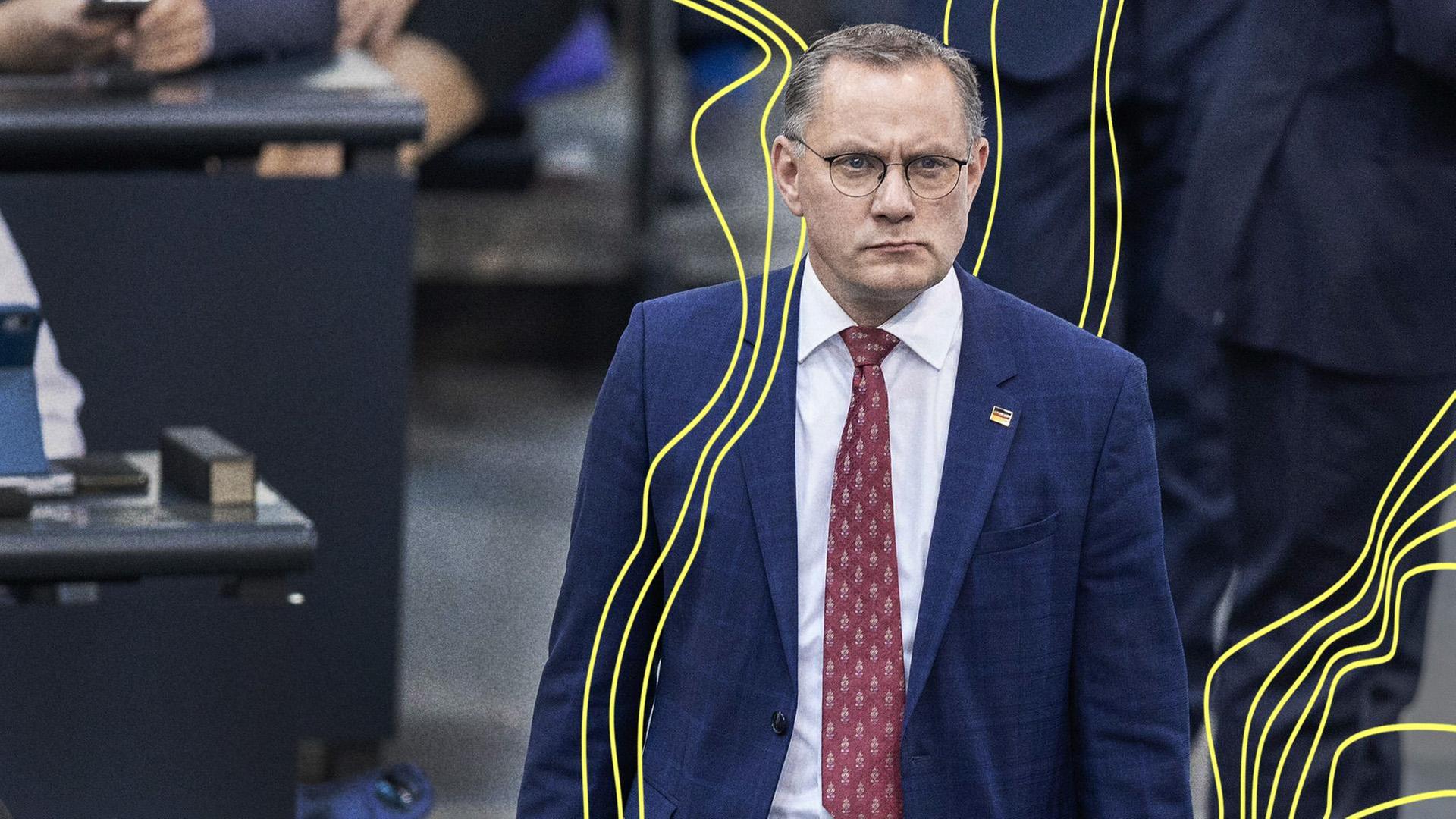 Tino Chrupalla im Plenarsaal des ReichstagsgebÃ¤udes in Berlin | picture alliance/dpa/Revierfoto | Revierfoto