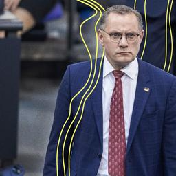 Tino Chrupalla im Plenarsaal des Reichstagsgebäudes in Berlin
