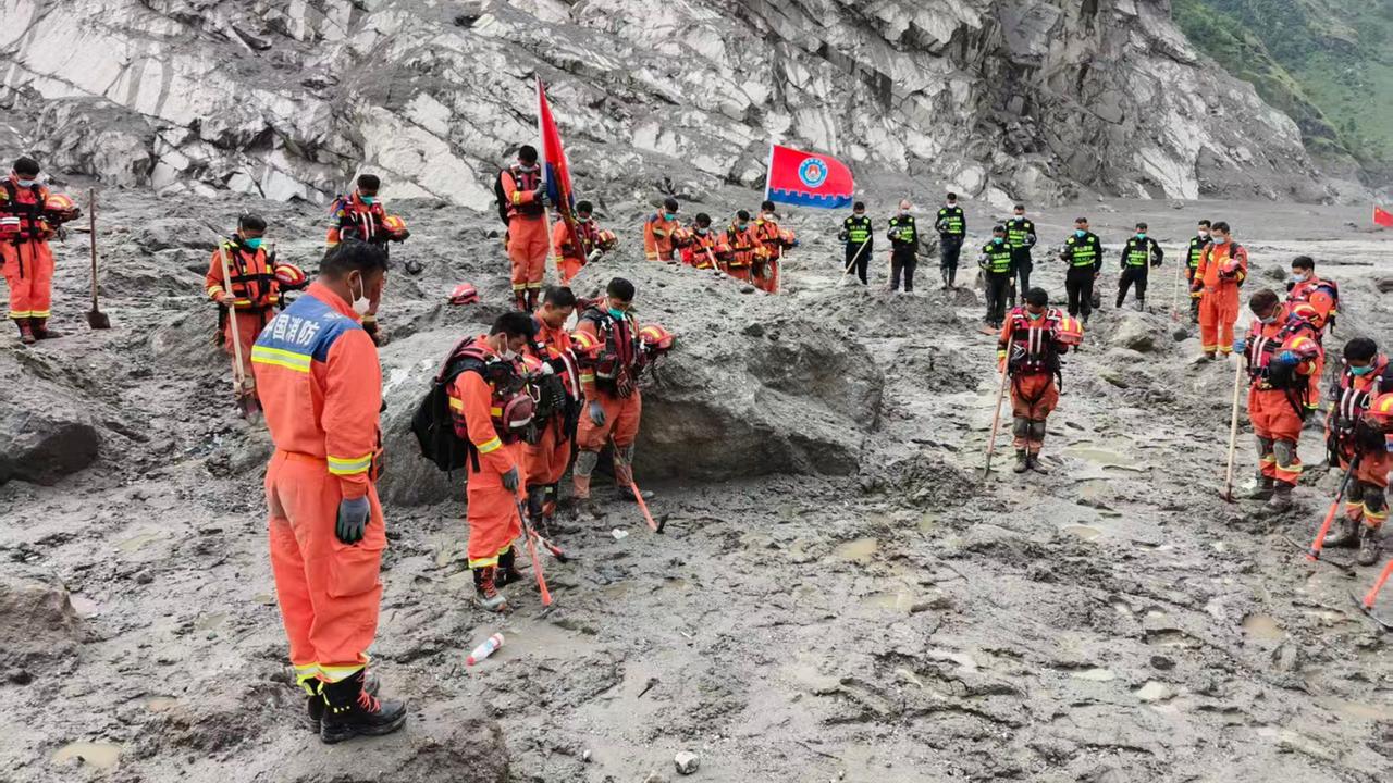 Zahl der Toten nach Sturzflut im Himalaya steigt auf 1.000 Zahl der Toten nach Sturzflut im Himalaya steigt auf 1.000