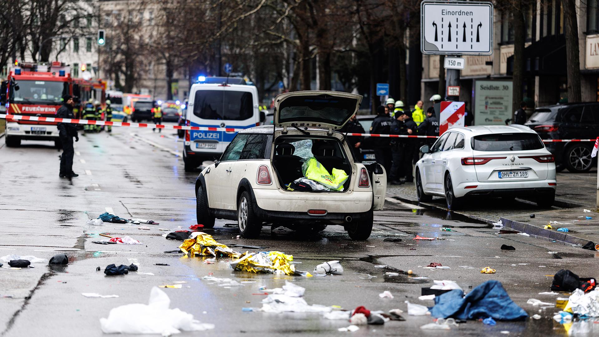 Polizisten sichern den Einsatzort. | dpa