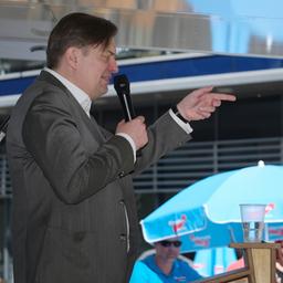 Maximilian Krah, Spitzenkandidat der AfD für die Europawahl, spricht bei einer Kundgebung seiner Partei. (Archivbild)