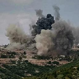Rauch steigt nach einem israelischen Raketenangriff in einem südlibanesischen Dorf auf