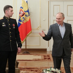 Putin trifft sich mit Soldatenm, die im Krieg gegen die Ukraine eingesetzt wurden.