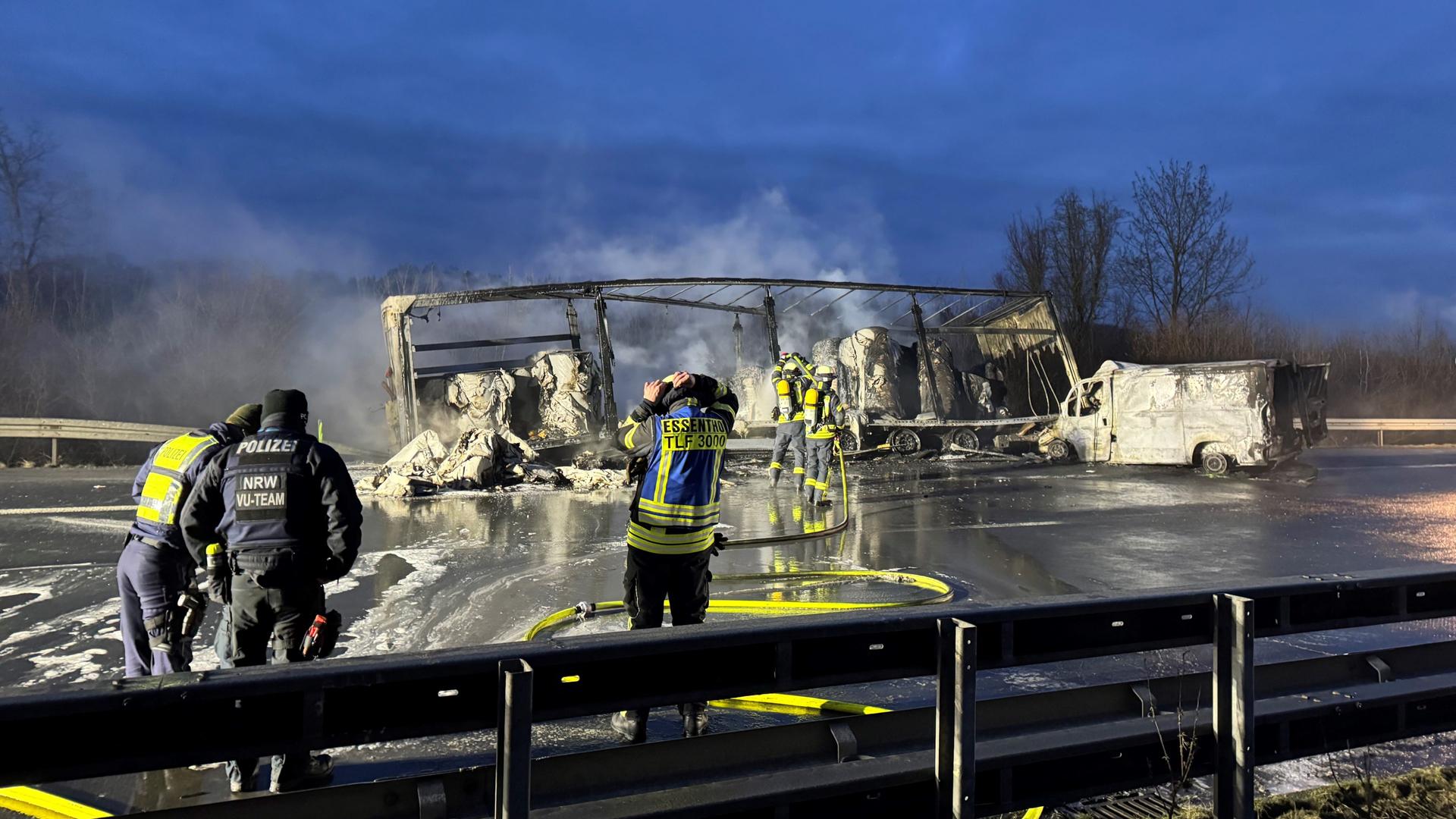 Mehrere Tote und Verletzte bei Unfällen auf der A44