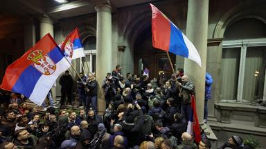 Protest in Belgrad gegen die Regierung