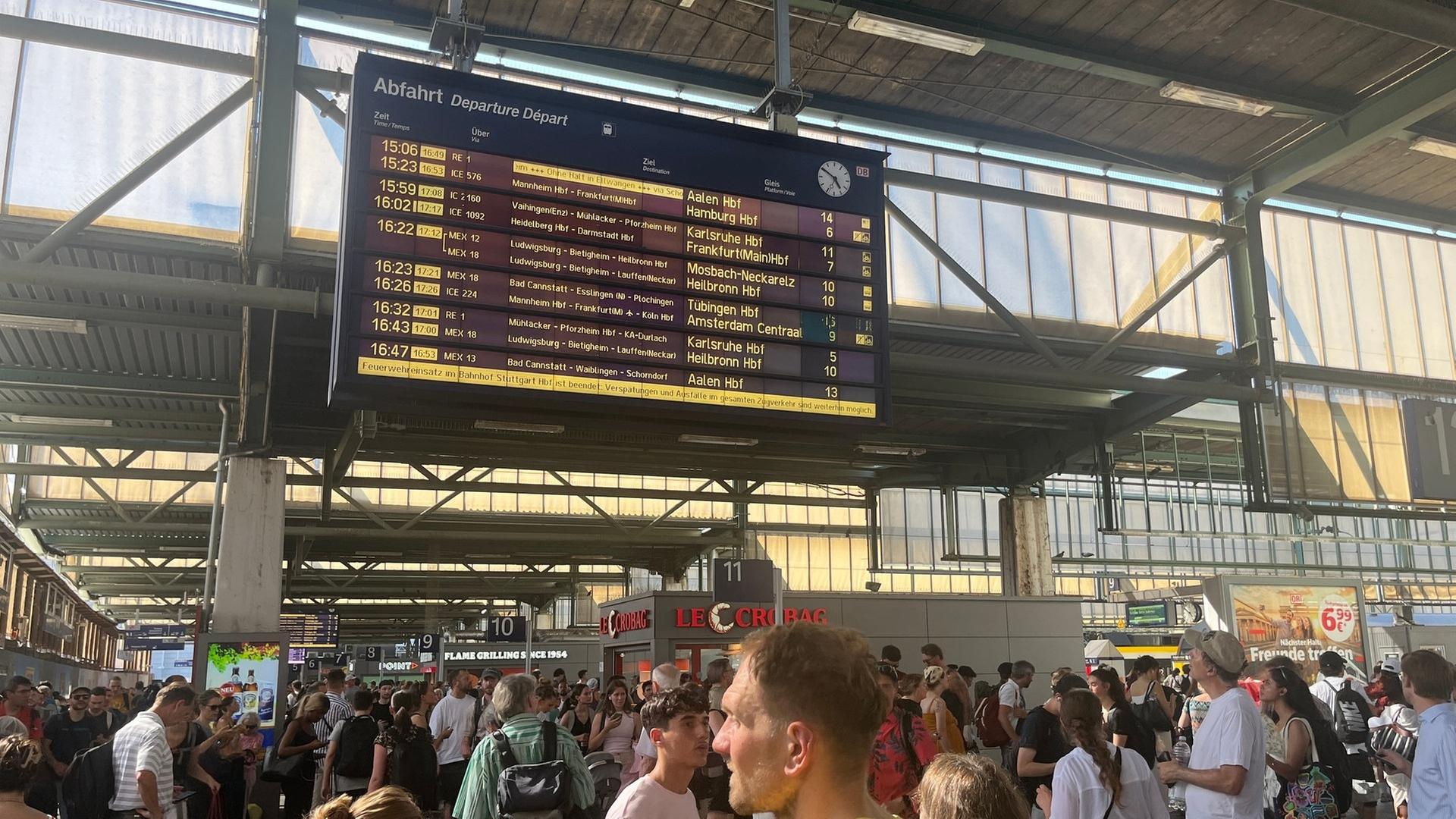 シュトゥットガルト中央駅で消防活動により列車に大幅な遅延が発生