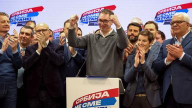 Die Partei von Serbiens Präsident Aleksandar Vucic feiert ihren Wahlsieg.