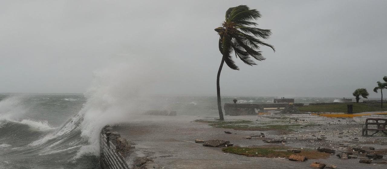 Wellen schlagen in Kingston, Jamaika, als sich der Hurrikan "Melissa" nähert.