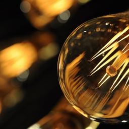 Leuchtende Glühbirne