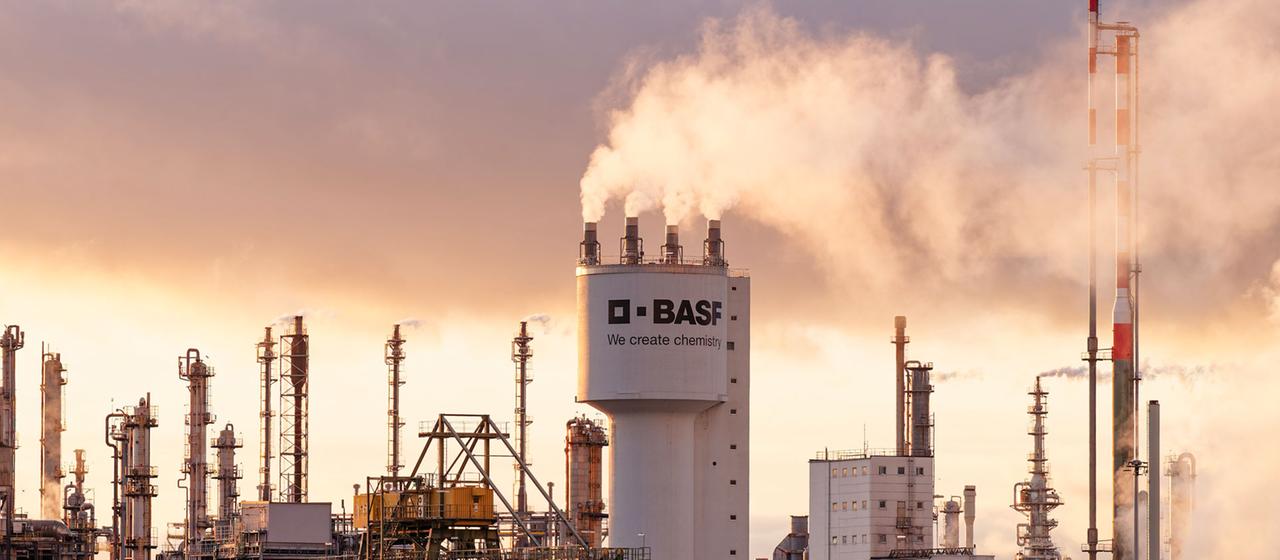BASF Werksgelände am Rheinufer