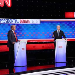 Donald Trump (links) und Joe Biden bei einer TV-Debatte im US-Fernsehen.